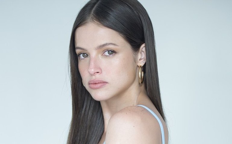 ‘Exorcizei a Josiane’, diz Agatha Moreira ao mostrar novo visual