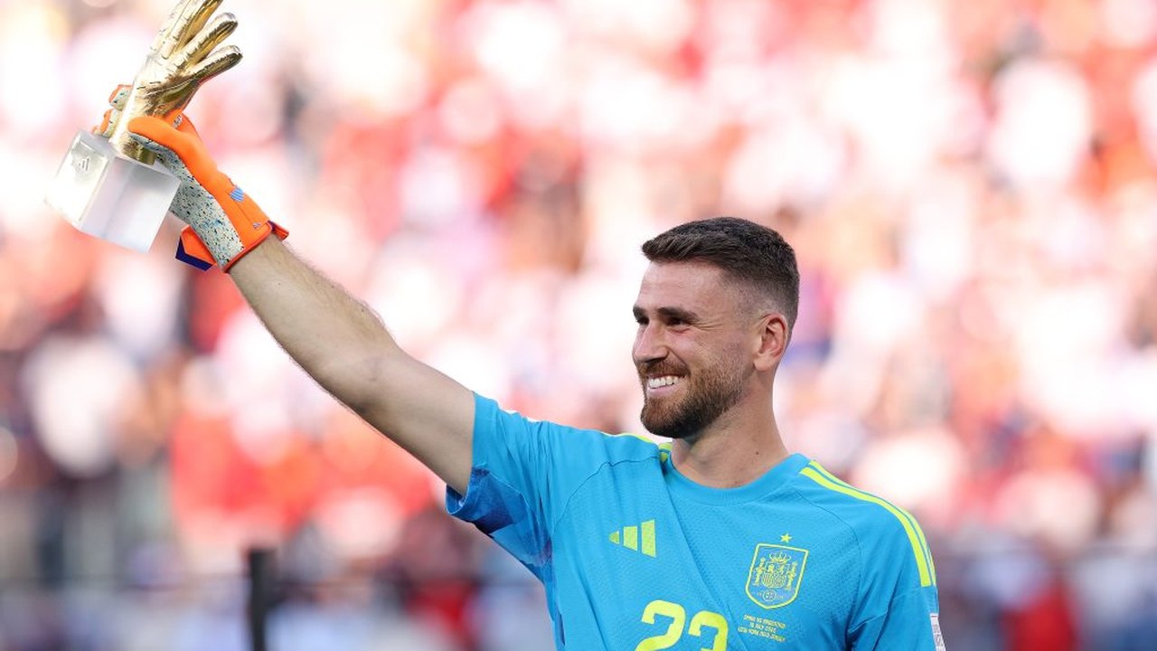 Bola de Ouro: Unai Simón leva prêmio de melhor goleiro do mundo