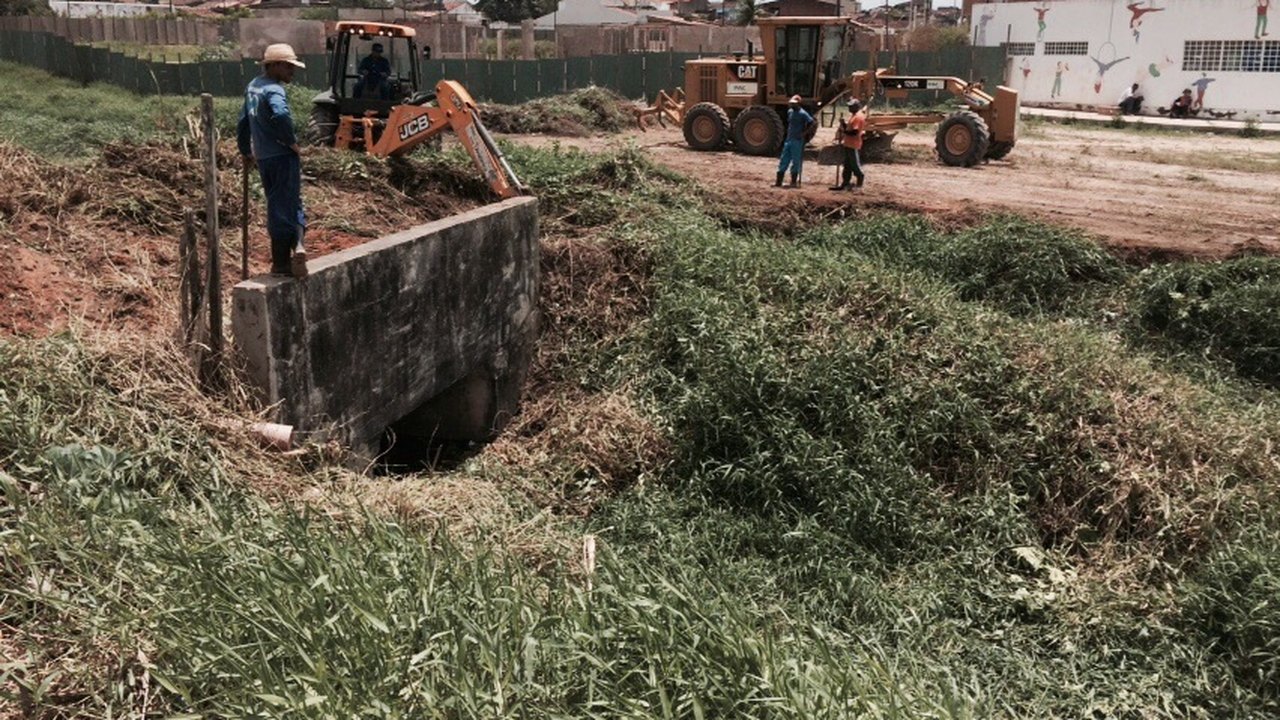 Prefeitura de Arapiraca continua obras de limpeza e drenagem de canais