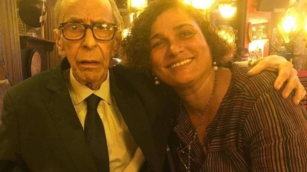 Mulher de João Gilberto pode ser despejada após morte do cantor