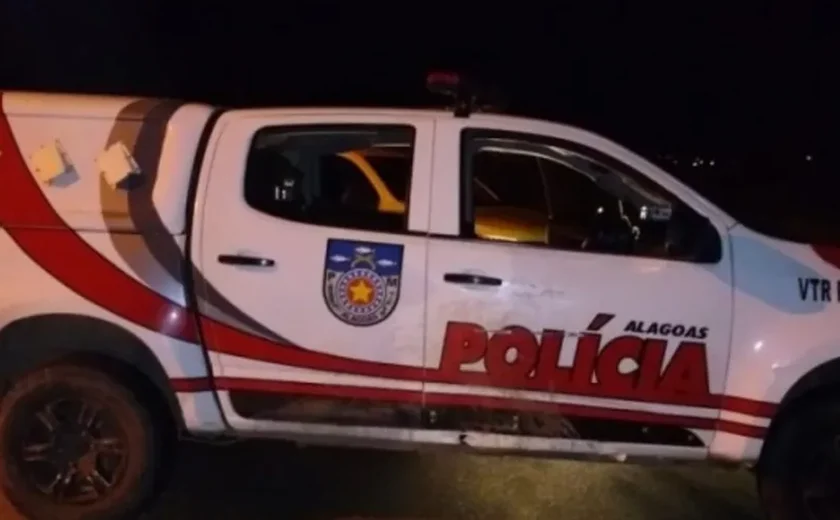 Homem é morto a tiros dentro de casa e mãe fica ferida no Tabuleiro do Martins