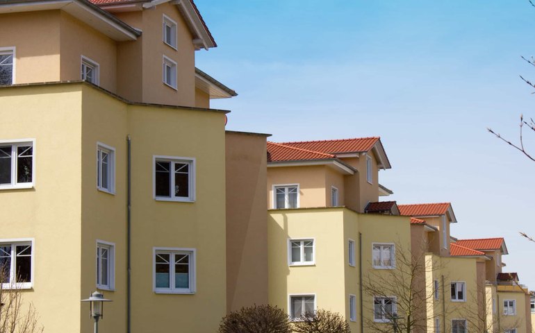 Crédito imobiliário via poupança cai 11,4% em 1 ano e soma R$ 10,5 bi em fevereiro, diz Abecip