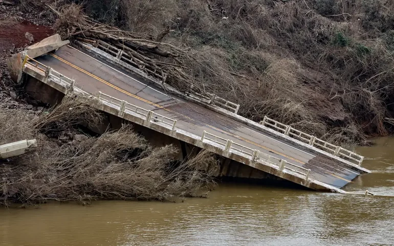 Cidades precisam de ajuda para enfrentar crise climática, diz ministro
