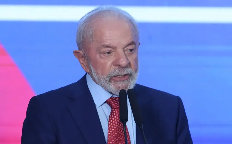 Lula diz que manifestações são “espetáculo da democracia”