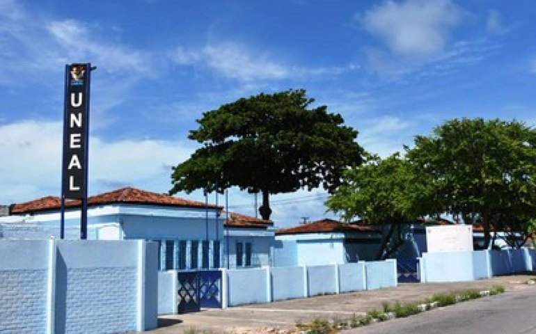 Uneal lança edital de vagas remanescentes para curso de Física em Maceió