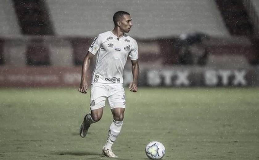 Lucas Braga renova contrato com Santos até 2026: &#8216;Este clube é minha vida&#8217;