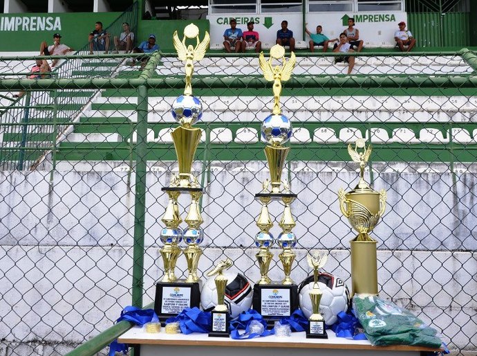Náutico levanta taça do Campeonato de Futebol Amador de Coruripe