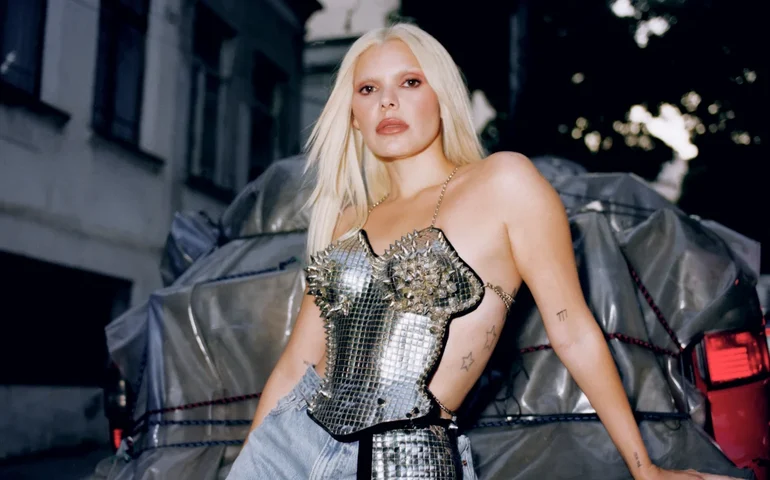 Duda Beat celebra 8 anos de carreira no comando de uma estética própria no pop nacional