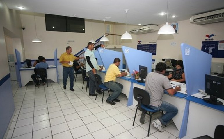 Certidões online têm número recorde na Junta Comercial de Alagoas