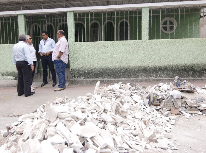 Júlio Cezar visita obras em postos de saúde e em estradas rurais de Palmeira