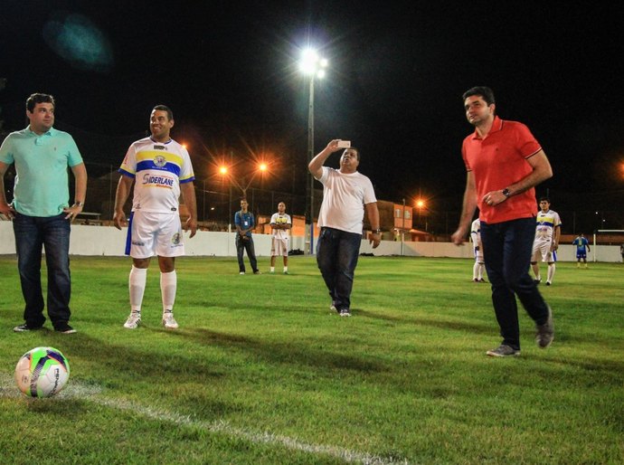 Rui entrega centro esportivo no Benedito Bentes