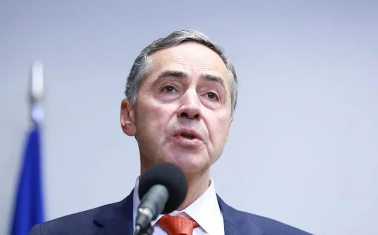 Barroso diz a jornal estar indeciso sobre deixar STF: 'é uma possibilidade, não uma certeza'