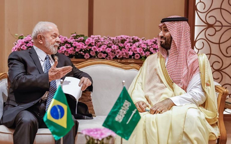 Lula encontra príncipe saudita que deu joias a Bolsonaro e delegação do país virá ao Brasil analisar obras do PAC