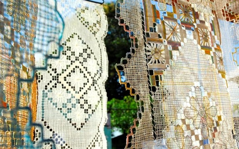 Artesanato e paisagens alagoanas inspiram linha de bordados