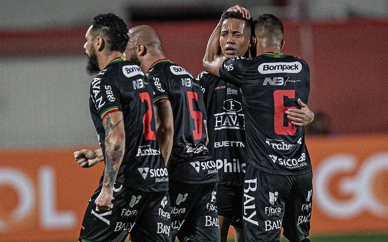 Brusque ganha e mantém o Vila Nova-GO na zona de rebaixamento da Série B