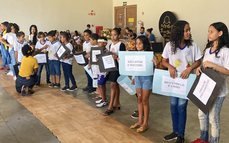Unidade de Saúde no São Jorge discute racismo e saúde mental com alunos da rede pública