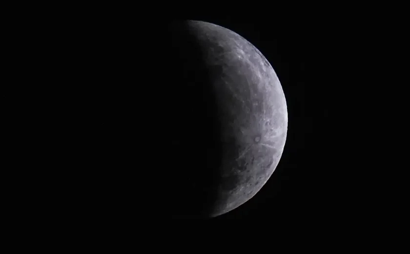 Eclipse parcial da Lua será que horas? Fumaça de incêndio vai atrapalhar? Saiba como assistir