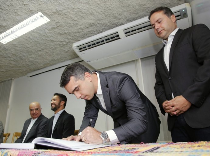 Rafael Brito assume a Sedetur e garante foco na geração de empregos