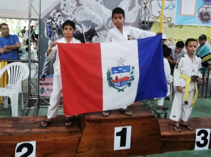 Projeto Raiadinhos conquista 10 medalhas em competição de Taekwondo em Pernambuco