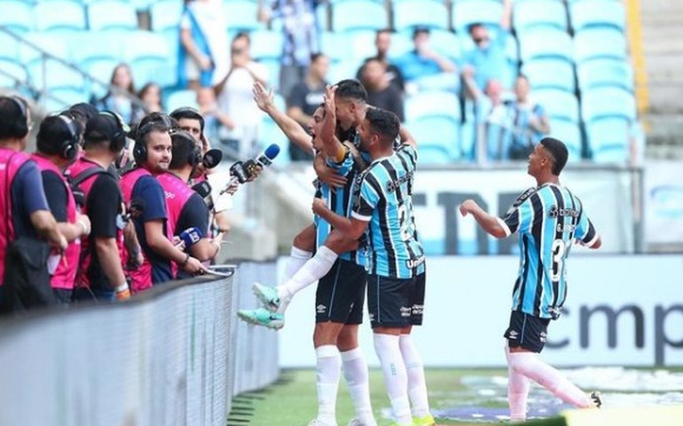 Grêmio goleia o Guarany de Bagé e avança com 2ª melhor campanha no Campeonato Gaúcho