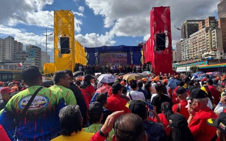 Venezuelanos protestam por libertação de Nicolás Maduro e Cilia Flores