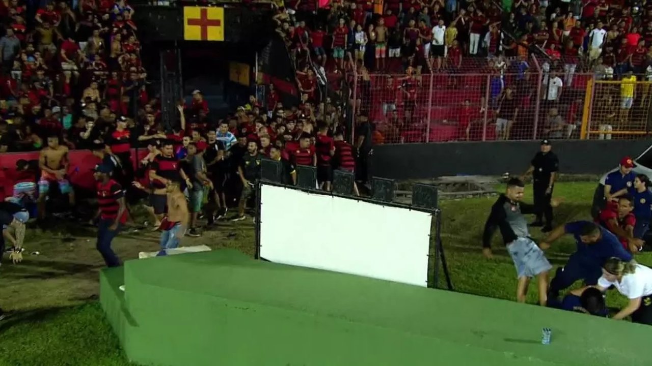 Sport está auxiliando bombeiros agredidos na Ilha do Retiro e na busca do culpado