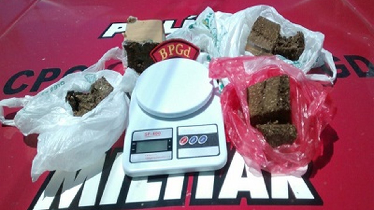 Serviço de Inteligência da PM prende mulher com 1,5kg de drogas