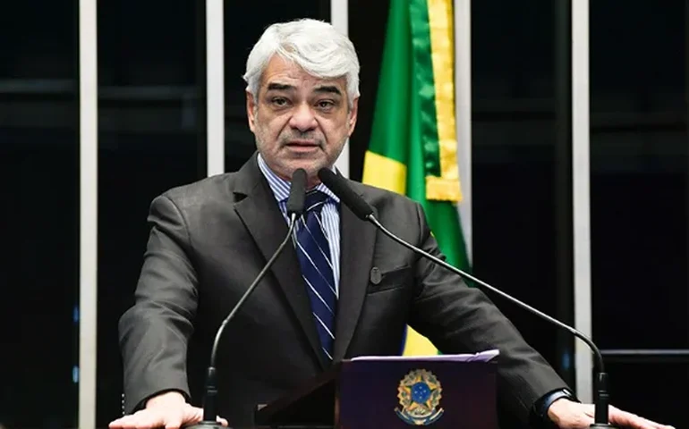 Humberto Costa destaca avanços do governo e defende mudança na jornada de trabalho