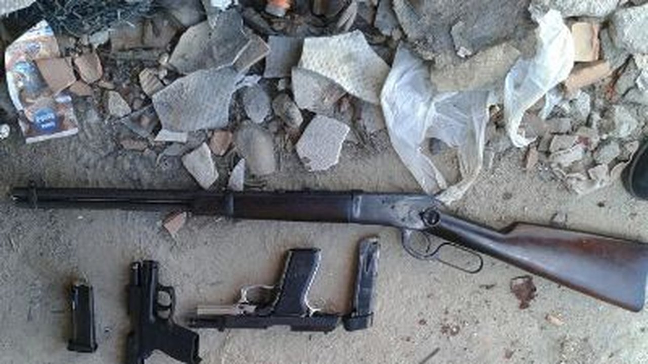 PM prende cinco e apreende três armas de fogo no Pilar