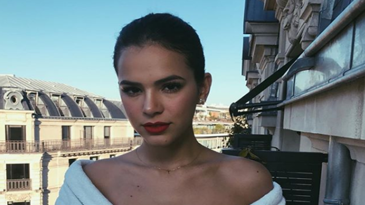 Bruna Marquezine se descuida e mostra bastidor de ‘Besouro Azul’