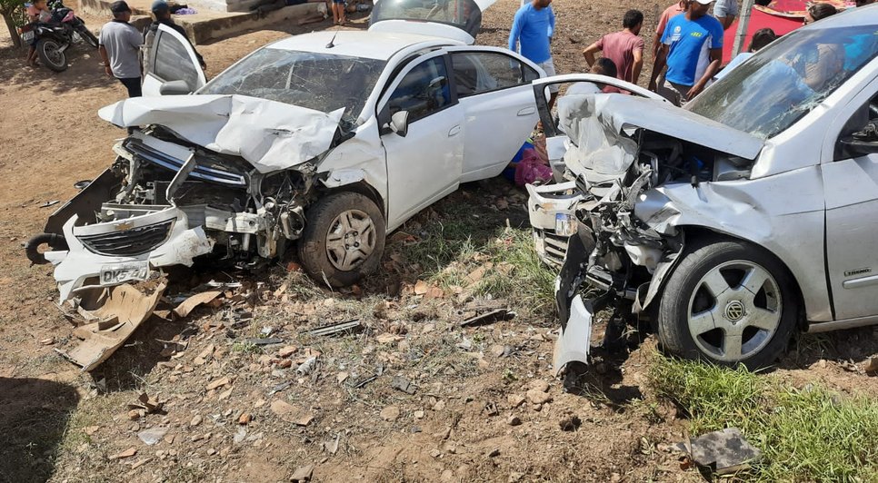 Mãe e filha morrem após colisão entre dois carros em Poço Verde / Foto: Foto: Polícia Militar/SE