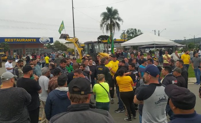 Bloqueio em rodovia de Santa Catarina nesta segunda-feira