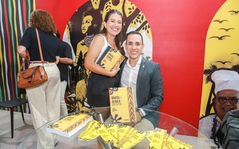 Livro que intitula Bienal e analisa relação Brasil-África é lançado na abertura