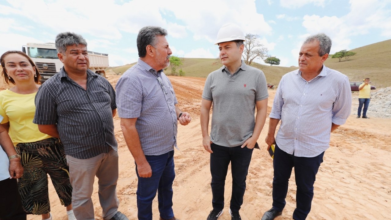 Obras de pavimentação avançam nos municípios de Pindoba e Belo Monte