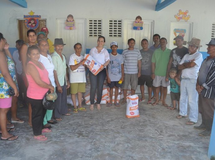 Secretaria de Agricultura entrega sementes a agricultores de Cajueiro