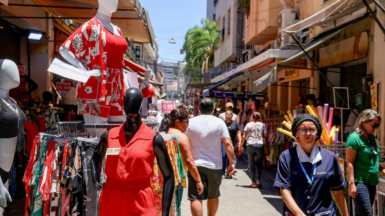 Crédito caro e consumo fraco aceleram reestruturação do varejo digital