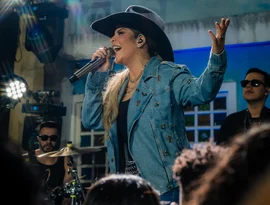 Paula Mattos reúne multidão no Largo da Saúde e celebra noite histórica com gravação de novo DVD