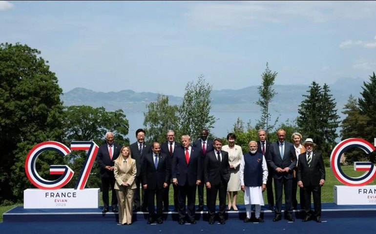 Lula participa de foto oficial do G7 em meio a tensão comercial com os EUA