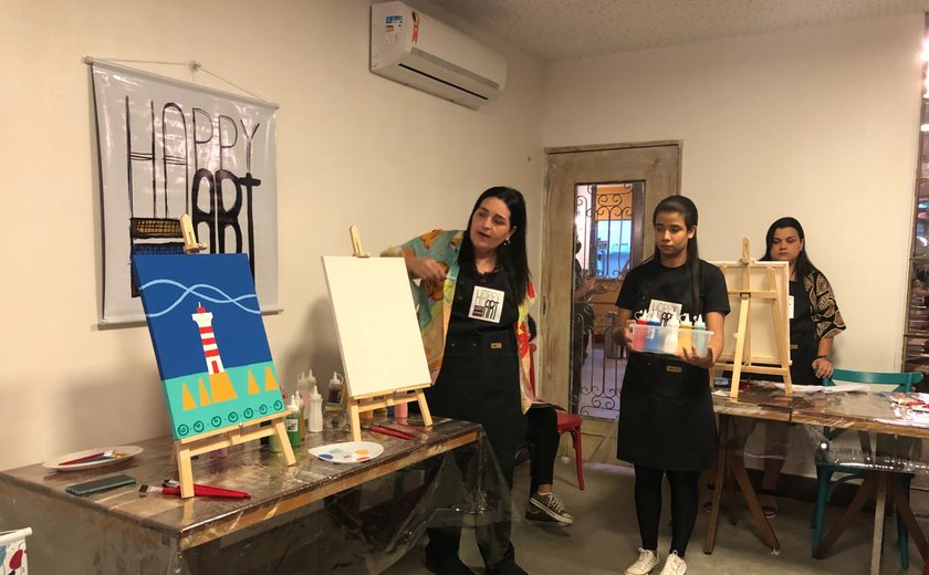 Amor de mãe inspira oficina de arte em Maceió