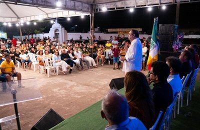 Prefeito Luciano Barbosa entrega três equipamentos na Vila Bananeiras; comunidade celebra novos espaços de convívio social