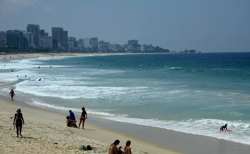 Cadeirante morre e dois jovens desaparecem no mar durante feriado no litoral de São Paulo