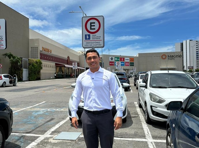 Vereador David do Emprego propõe criação de vagas exclusivas para gestantes em estacionamentos de Maceió