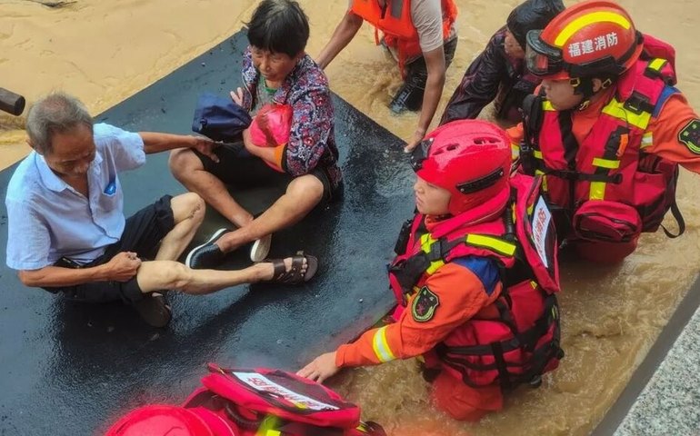 China enfrenta chuvas torrenciais causadas pelo tufão Doksuri