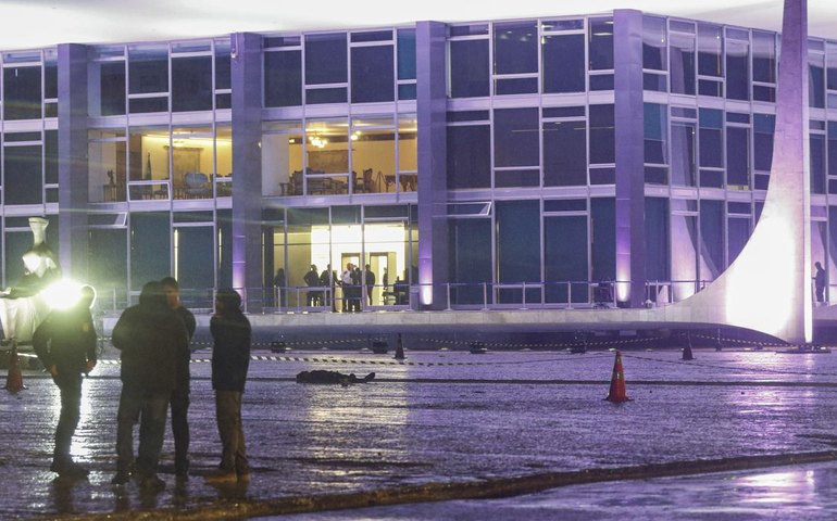 STF: Barroso conversa com Lula e com diretor da PF após explosões