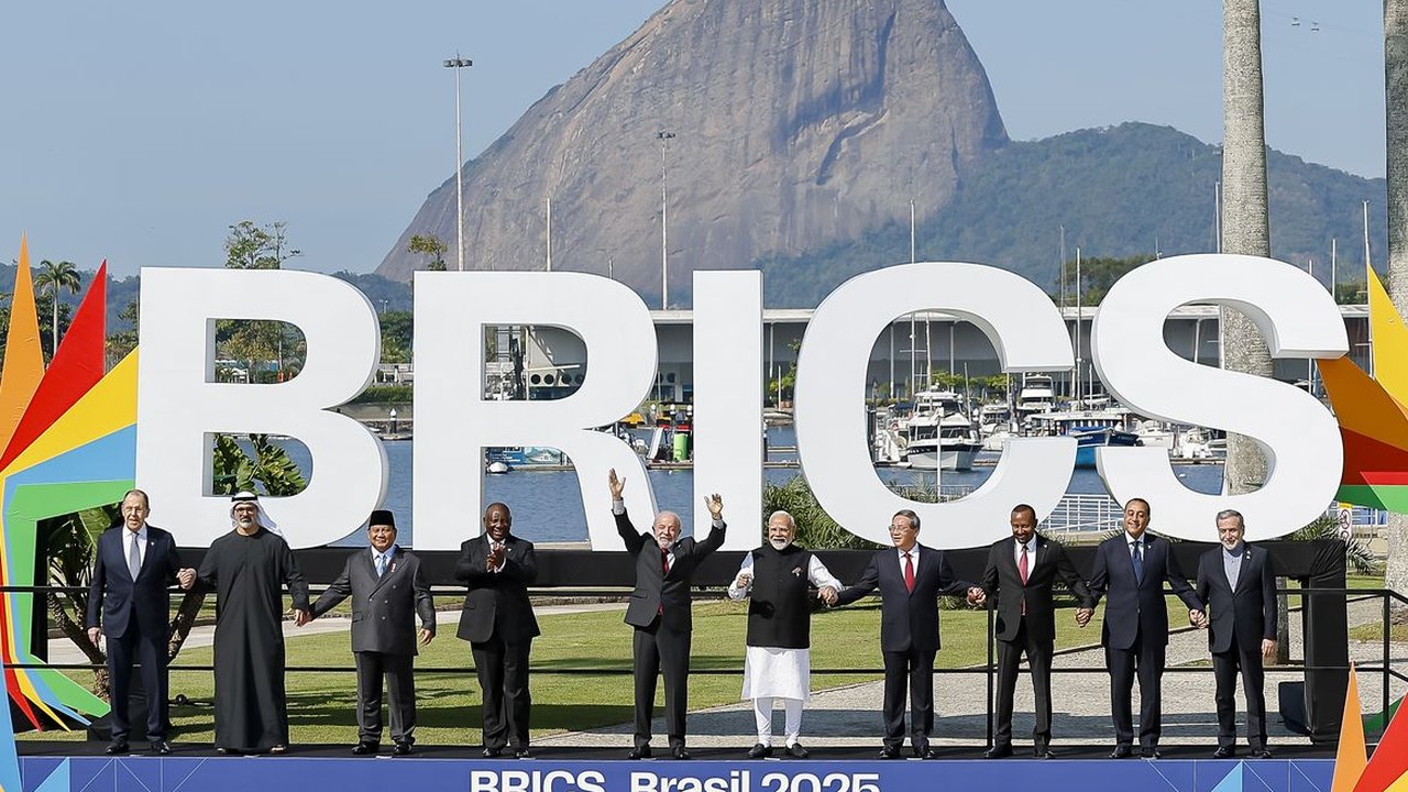 Lula diz que não recuou ideia de moeda própria do Brics