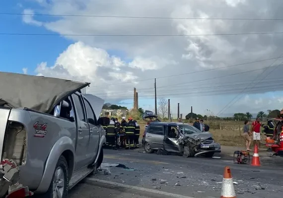 Colisão frontal na BR-316 deixa mulher gravemente ferida em Satuba