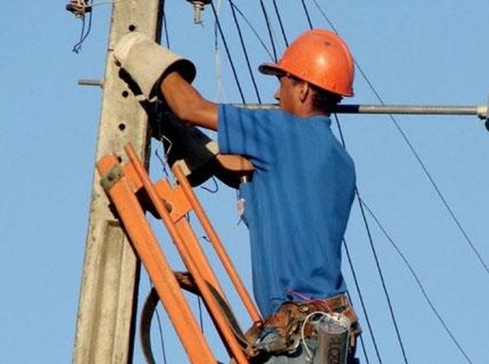 Reparos em postes atingem mais de 200 atendimentos em Arapiraca