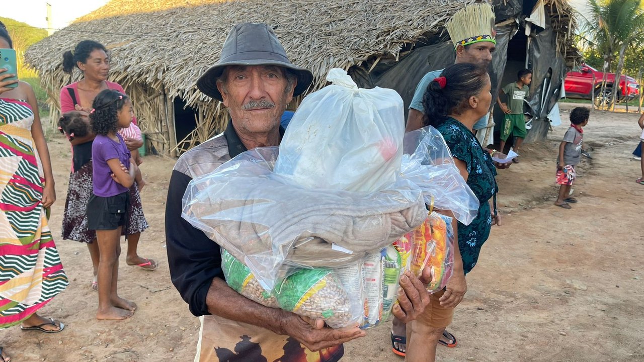 Prefeitura de Palmeira promove ação humanitária na Aldeia Pankaxuri, que teve alojamento interditado