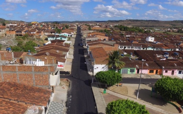 Pró-estrada chega a Murici e entrega vias asfaltadas em Branquinha