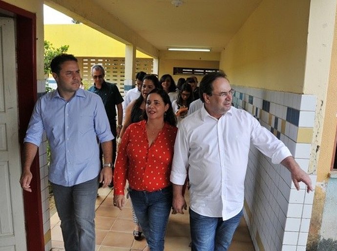 Governador garante melhorias no ambiente escolar estadual